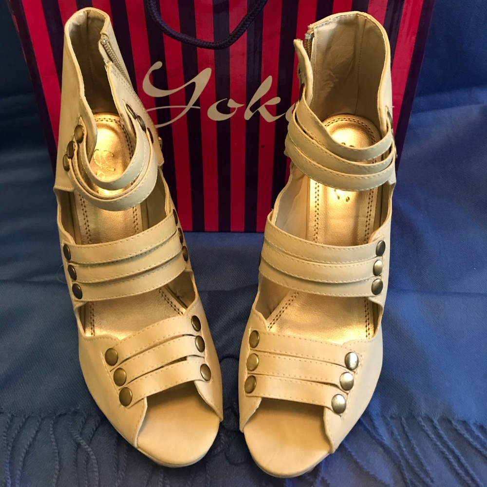 KYLLA by Yoki: Beige, Sued, U.S. size 9